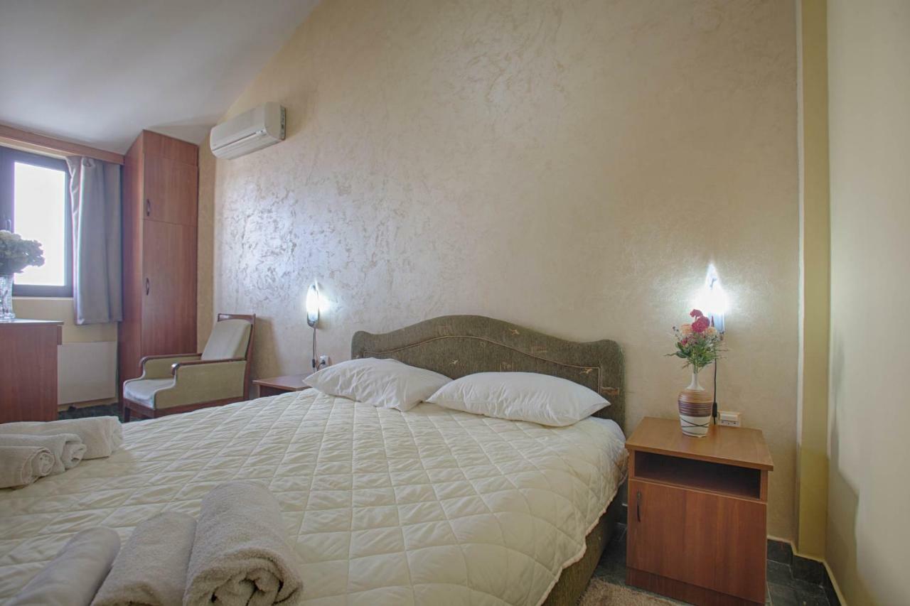 Mali Milocer Bay Accommodation Sveti Stefan Exterior foto